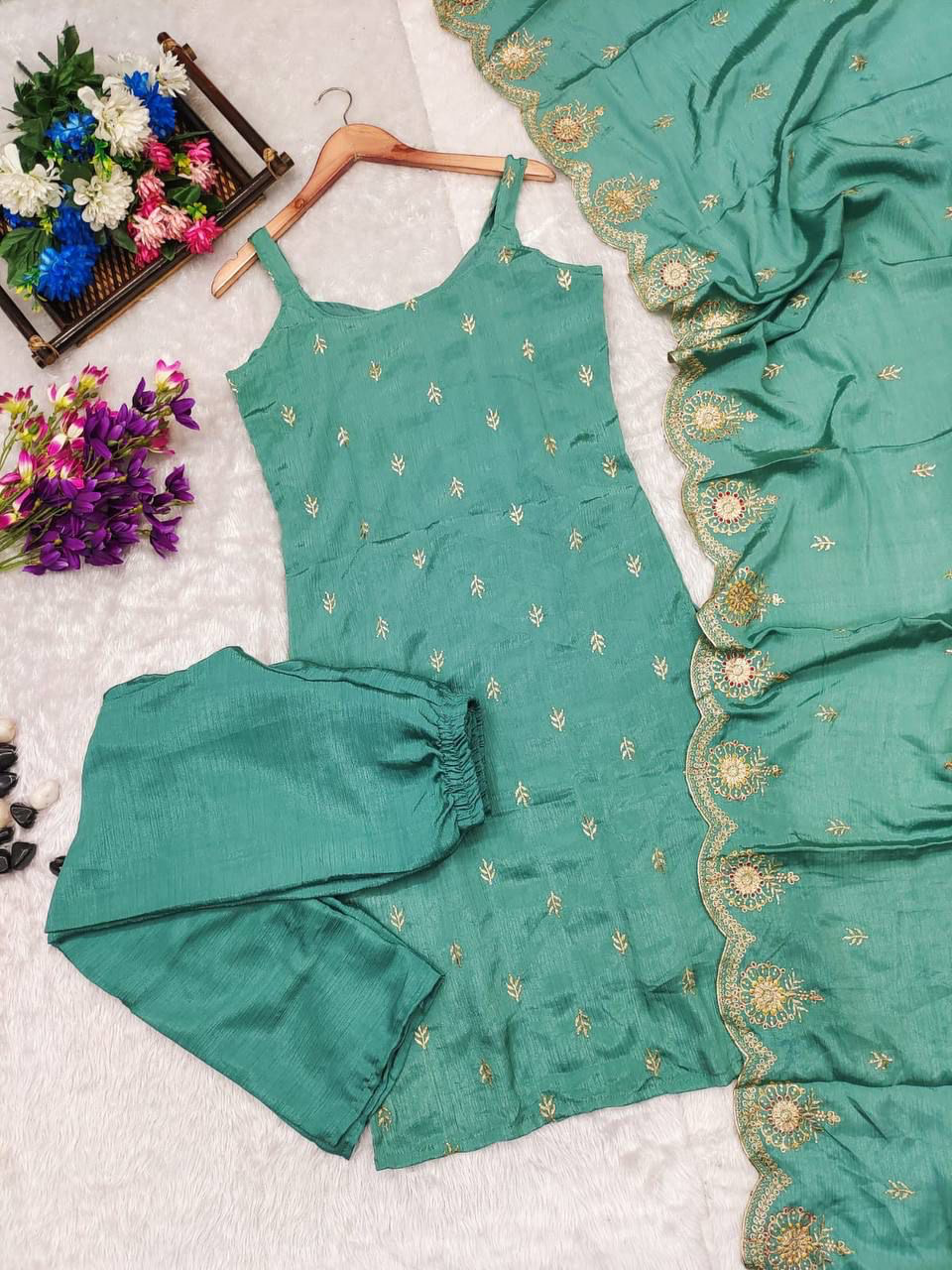 Olive beauty - Sleeveless salwar kameez for women (M up to L)